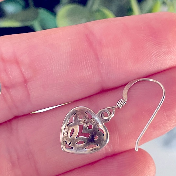 Avon Petite Sterling Silver 925 Celtic Knot Heart Dangle hook Earrings - Picture 3 of 4